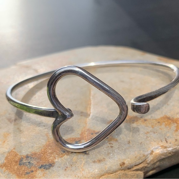 Heart Bangle Bracelet Sterling Silver Hook Closure - Picture 5 of 9